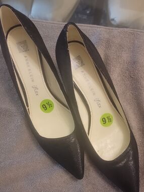 Anne Klein Black Pointed-Toe Pumps